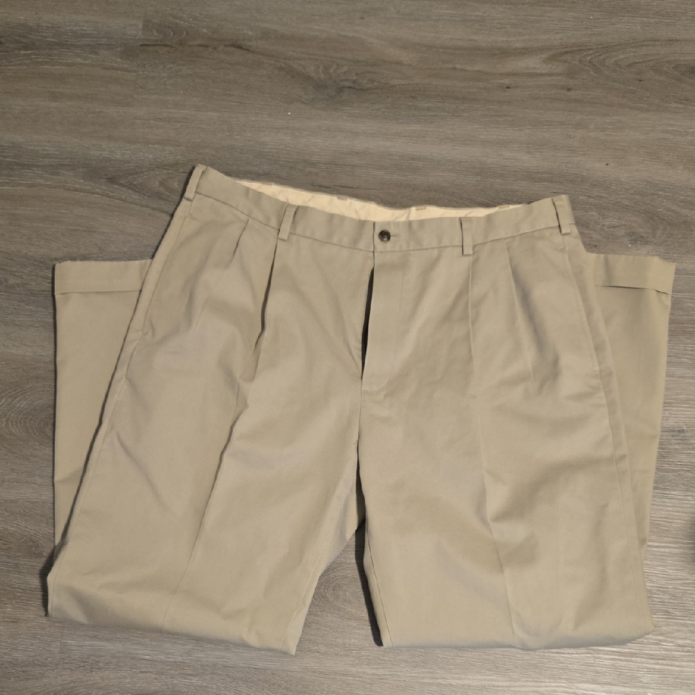 Brooks Brothers Tan Chinos with Pleats and Straight-Leg Cut